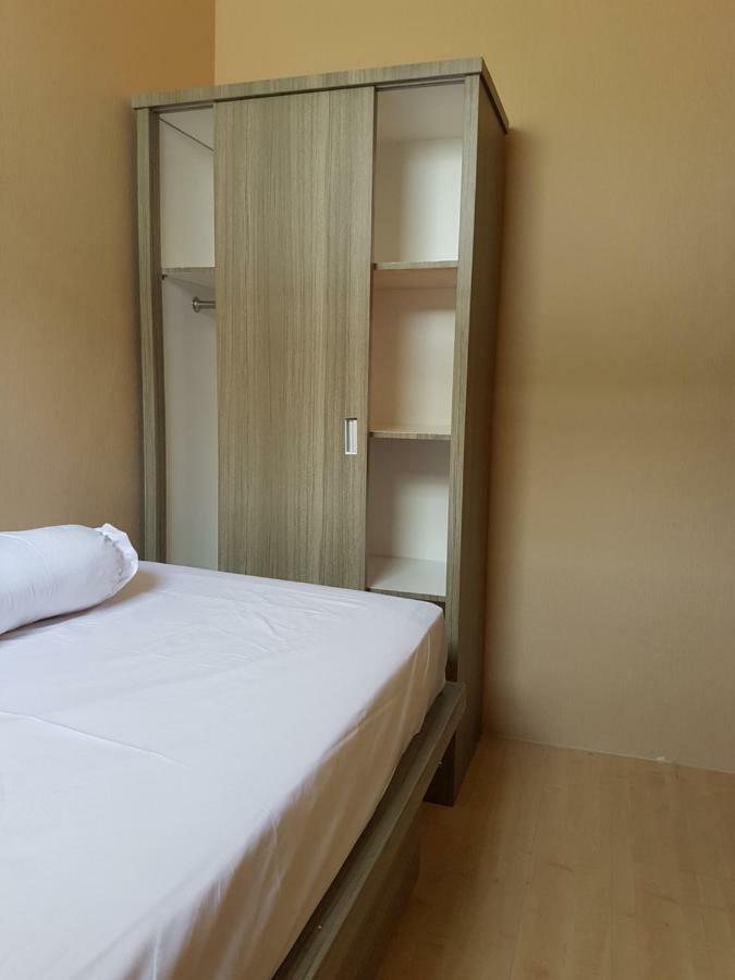 Hostel Ahira Syariah *